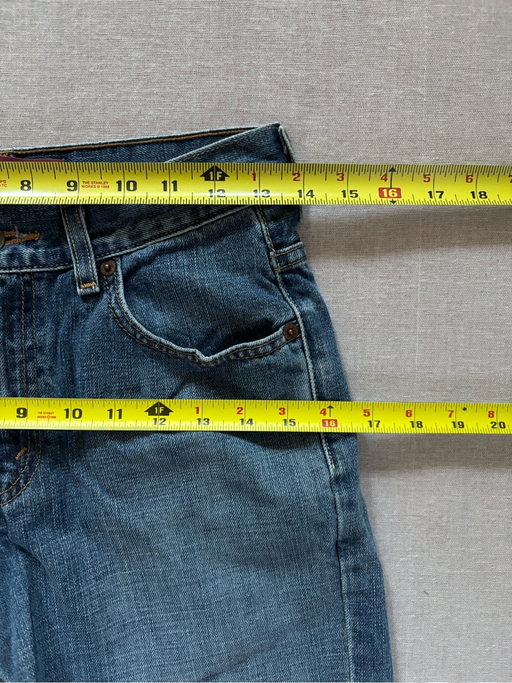 Levi’s 550 relaxed fit jean shorts. - Picture 8 of 8